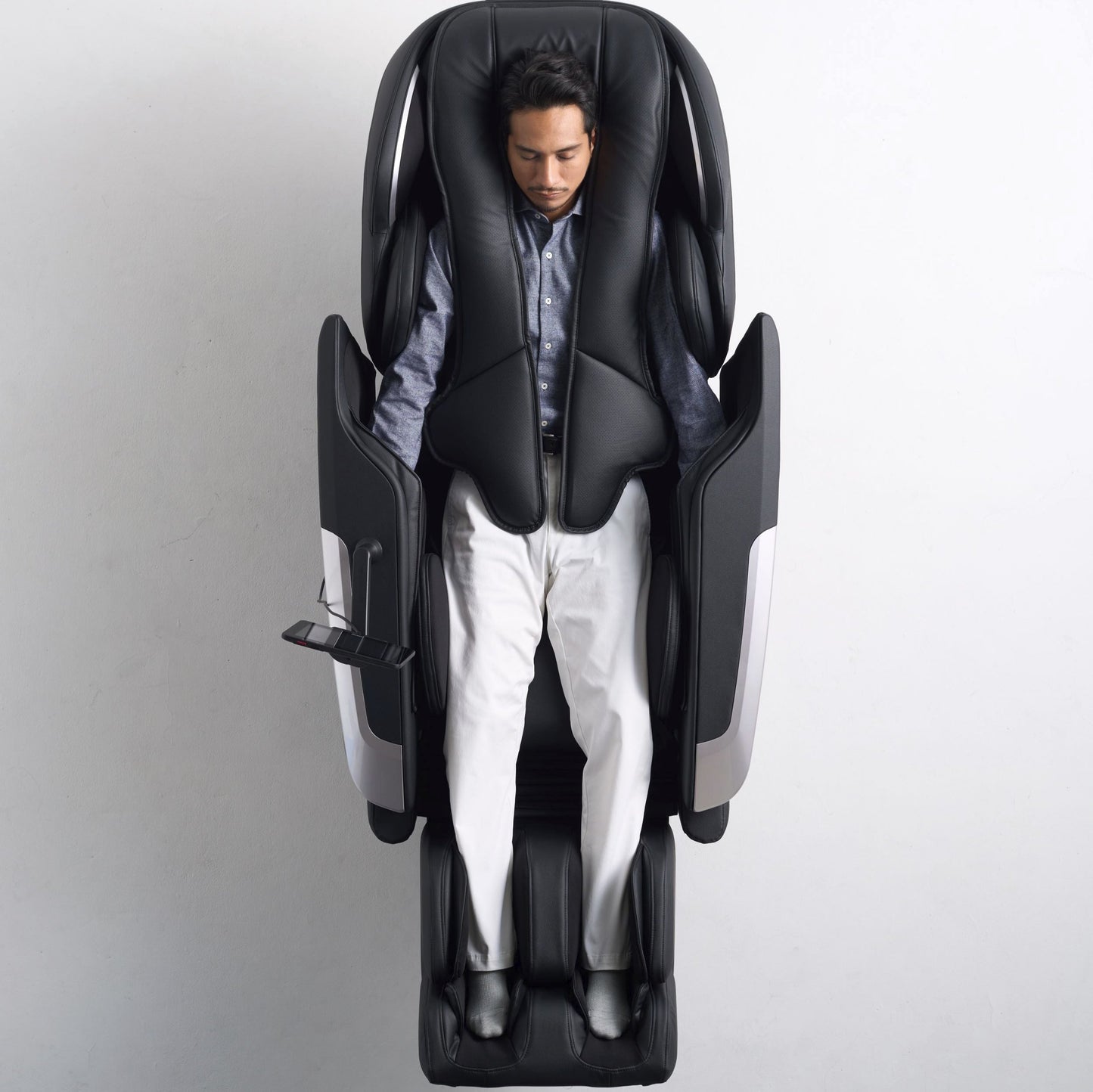 FUJIIRYOKI：日本製造 Cyber​​ Relax Ai 5D AI 超高級按摩椅（JP4000）