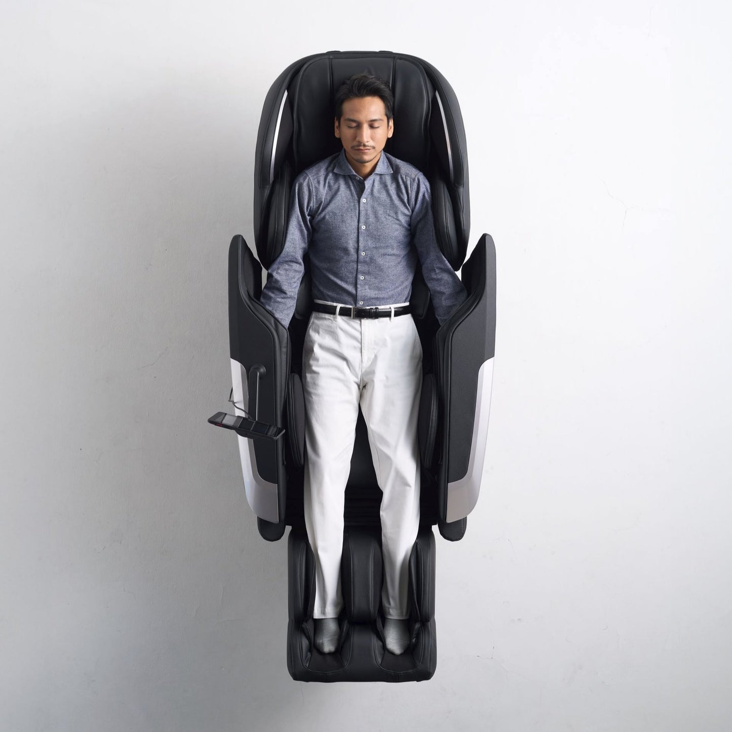 FUJIIRYOKI：日本製造 Cyber​​ Relax Ai 5D AI 超高級按摩椅（JP4000）